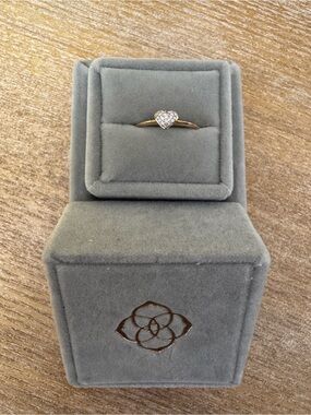 Kendra Scott Madeline Band Ring – 14K Gold + White Diamonds.
